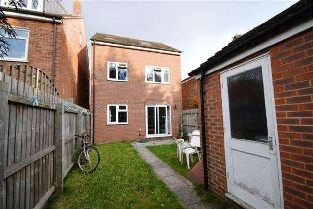  Image of 4 bedroom Detached house to rent in Derwent Close Cambridge CB1 at Cambridge  Cherry Hinton, CB1 8DY