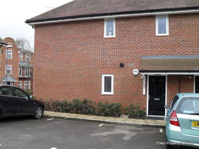  Image of 2 bedroom Flat to rent in Copperfields High Wycombe HP12 at Copperfields  High Wycombe, HP12 4AN