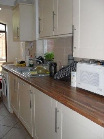  Image of 6 bedroom House Share to rent in Douglas Road Nottingham NG7 at Lenton Nottinghamshire Lenton, NG7 1NW