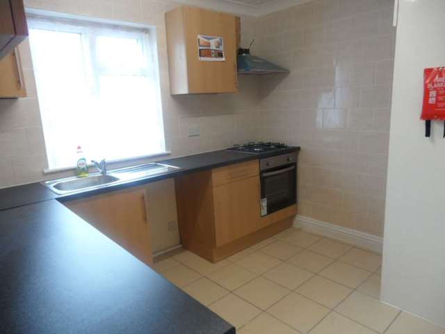  Image of 4 bedroom Maisonette to rent in Duke Road Ilford IG6 at Duke Road Barkingside Ilford, IG6 1NL