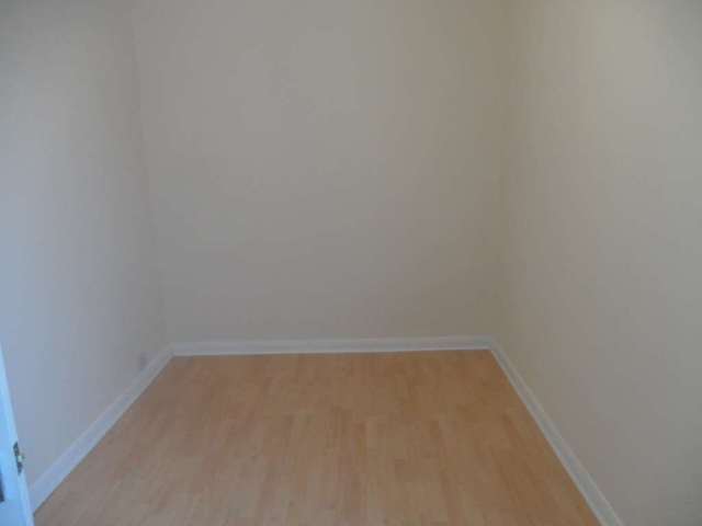  Image of 4 bedroom Maisonette to rent in Duke Road Ilford IG6 at Duke Road Barkingside Ilford, IG6 1NL