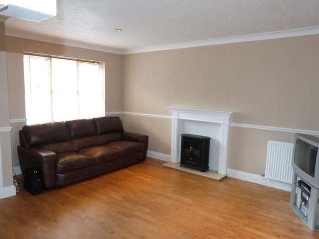  Image of 3 bedroom Semi-Detached house to rent in Dunford Place Binfield Bracknell RG42 at Temple Park Binfield Binfield, RG42 4UQ
