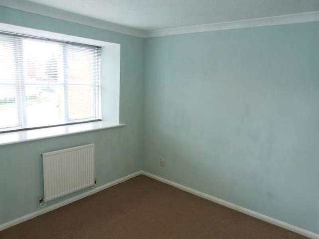  Image of 3 bedroom Semi-Detached house to rent in Dunford Place Binfield Bracknell RG42 at Temple Park Binfield Binfield, RG42 4UQ