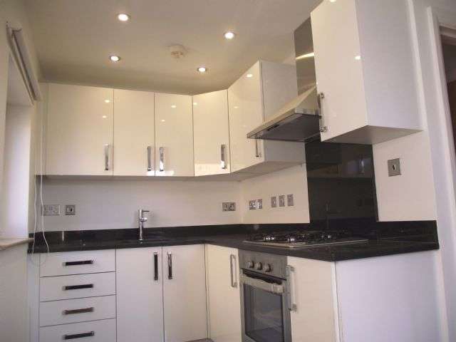  Image of 1 bedroom Ground Flat to rent in The Mall London W5 at Ealing Broadway  Ealing Broadway, W5 3TA