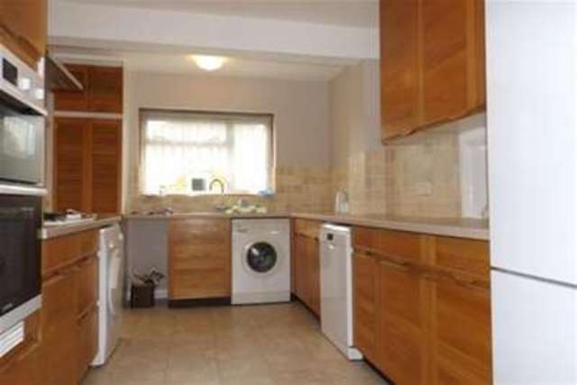  Image of 2 bedroom Bungalow to rent in Eastwick Crescent Mill End Rickmansworth WD3 at Rickmansworth, WD3 8YJ
