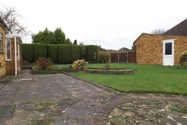  Image of 2 bedroom Bungalow to rent in Eastwick Crescent Mill End Rickmansworth WD3 at Rickmansworth, WD3 8YJ