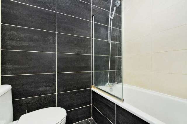  Image of 2 bedroom Flat to rent in Elgin Avenue London W9 at Maida Vale London Maida Vale, W9 2HD