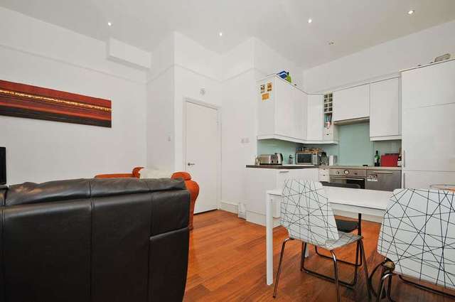  Image of 2 bedroom Flat to rent in Elgin Avenue London W9 at Maida Vale London Maida Vale, W9 2HD