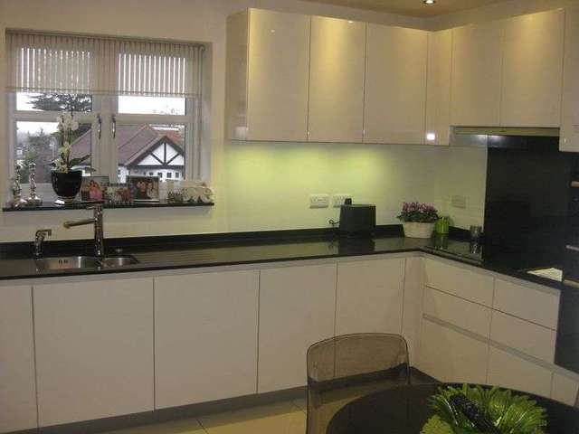  Image of 2 bedroom Flat for sale in Elms Road Harrow Weald Harrow HA3 at Elms Road  Stanmore, HA3 6BB