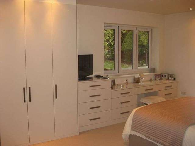  Image of 2 bedroom Flat for sale in Elms Road Harrow Weald Harrow HA3 at Elms Road  Stanmore, HA3 6BB