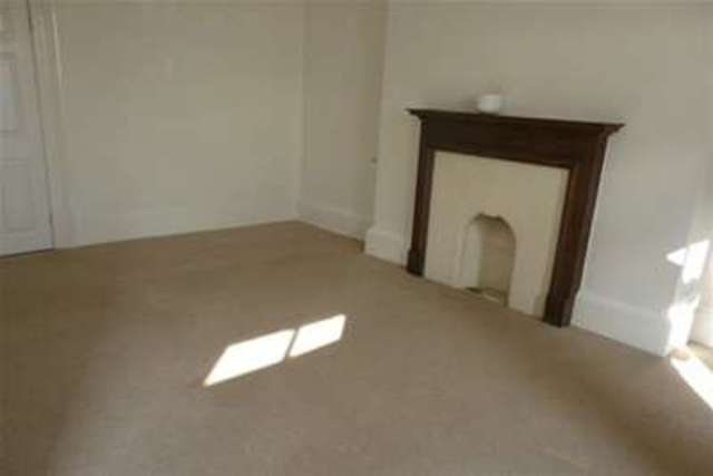 Image of 2 bedroom Flat to rent in Louisa Terrace Exmouth EX8 at Exmouth, EX8 2AQ