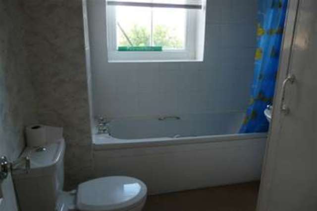 Image of 2 bedroom Flat to rent in Louisa Terrace Exmouth EX8 at Exmouth, EX8 2AQ