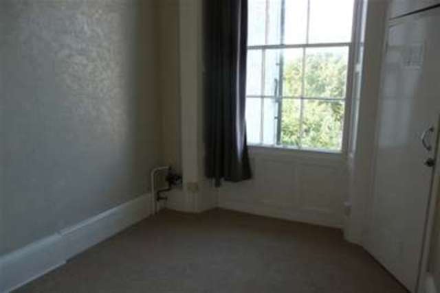  Image of 2 bedroom Flat to rent in Louisa Terrace Exmouth EX8 at Exmouth, EX8 2AQ