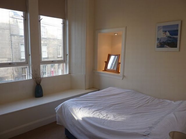  Image of 2 bedroom Flat to rent in Eyre Place Edinburgh EH3 at New Town Edinburgh Edinburgh, EH3 5EJ