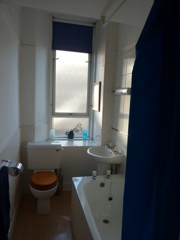  Image of 2 bedroom Flat to rent in Eyre Place Edinburgh EH3 at New Town Edinburgh Edinburgh, EH3 5EJ