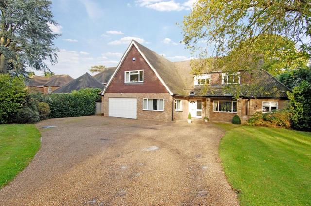  Image of 6 bedroom Detached house to rent in Fairmile Lane Cobham KT11 at 102 Fairmile Lane Cobham Cobham, KT11 2BX