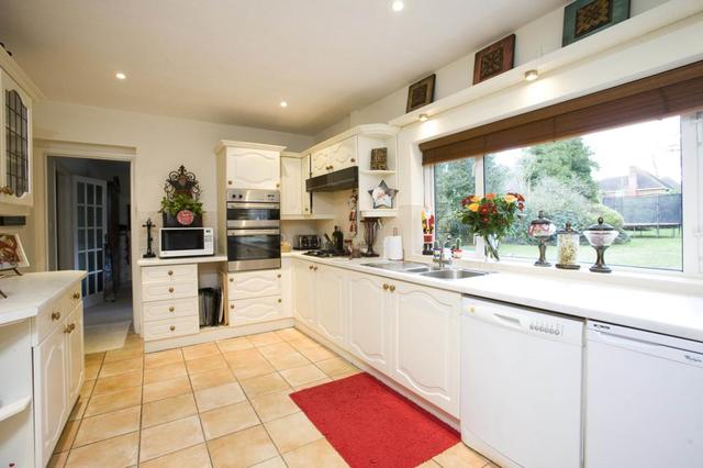  Image of 6 bedroom Detached house to rent in Fairmile Lane Cobham KT11 at 102 Fairmile Lane Cobham Cobham, KT11 2BX