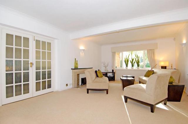  Image of 6 bedroom Detached house to rent in Fairmile Lane Cobham KT11 at 102 Fairmile Lane Cobham Cobham, KT11 2BX