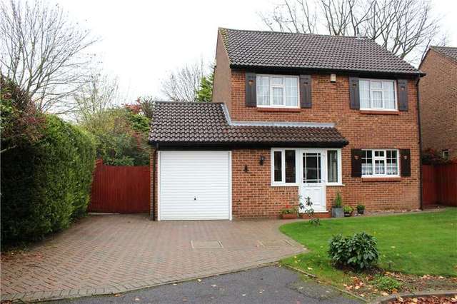  Image of 4 bedroom Detached house for sale in Fenwick Close Horsell Woking GU21 at Woking  Horsell, GU21 3BY
