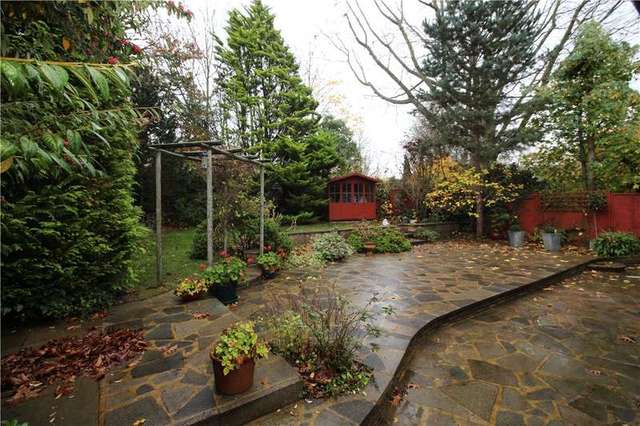  Image of 4 bedroom Detached house for sale in Fenwick Close Horsell Woking GU21 at Woking  Horsell, GU21 3BY