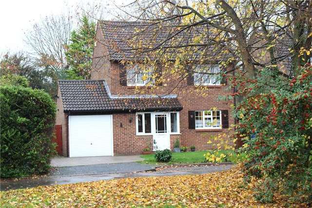  Image of 4 bedroom Detached house for sale in Fenwick Close Horsell Woking GU21 at Woking  Horsell, GU21 3BY
