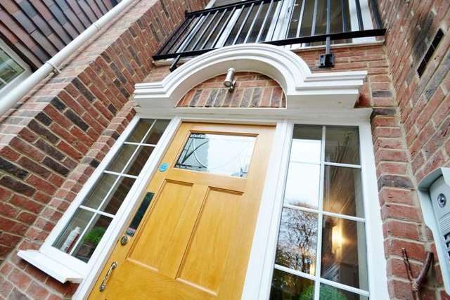  Image of 2 bedroom Flat for sale in Beaufoys Avenue Ferndown BH22 at 20 Beaufoys Avenue  Ferndown, BH22 9RQ