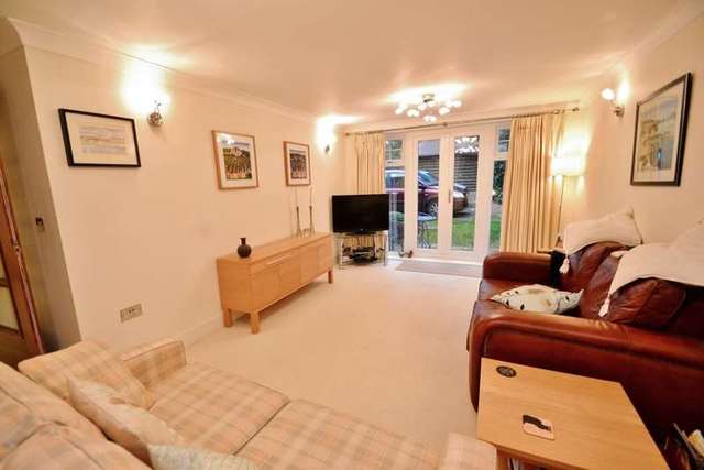  Image of 2 bedroom Flat for sale in Beaufoys Avenue Ferndown BH22 at 20 Beaufoys Avenue  Ferndown, BH22 9RQ