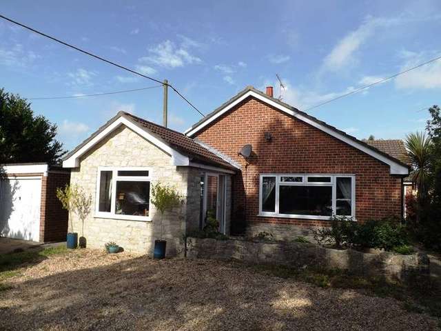  Image of 4 bedroom Bungalow to rent in Foxhills Road Lytchett Matravers Poole BH16 at Foxhills Road  Poole, BH16 6BD
