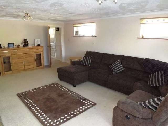  Image of 4 bedroom Bungalow to rent in Foxhills Road Lytchett Matravers Poole BH16 at Foxhills Road  Poole, BH16 6BD