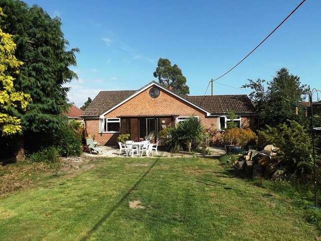 Image of 4 bedroom Bungalow to rent in Foxhills Road Lytchett Matravers Poole BH16 at Foxhills Road  Poole, BH16 6BD