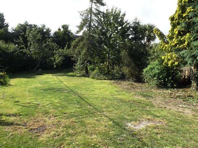  Image of 4 bedroom Bungalow to rent in Foxhills Road Lytchett Matravers Poole BH16 at Foxhills Road  Poole, BH16 6BD