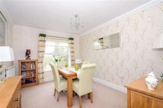  Image of 2 bedroom Flat to rent in Franklin Court Wormley Godalming GU8 at Godalming, GU8 5US