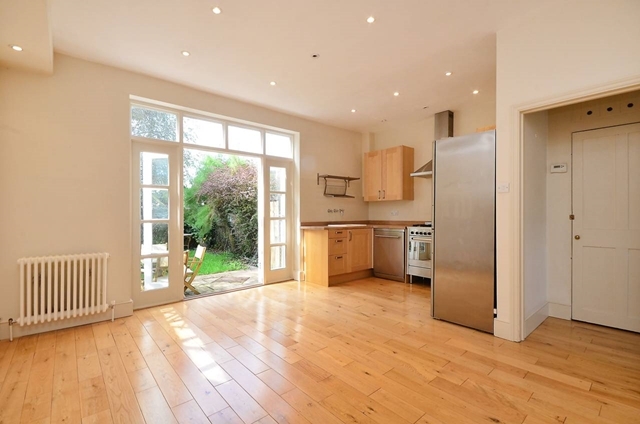  Image of 3 bedroom Terraced house to rent in Tolverne Road London SW20 at Tolverne Road  Raynes Park, SW20 8RA