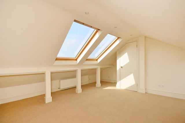 Image of 3 bedroom Terraced house to rent in Tolverne Road London SW20 at Tolverne Road  Raynes Park, SW20 8RA