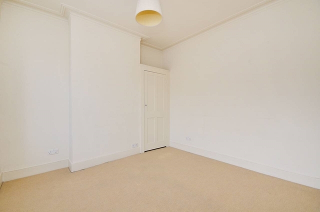  Image of 3 bedroom Terraced house to rent in Tolverne Road London SW20 at Tolverne Road  Raynes Park, SW20 8RA