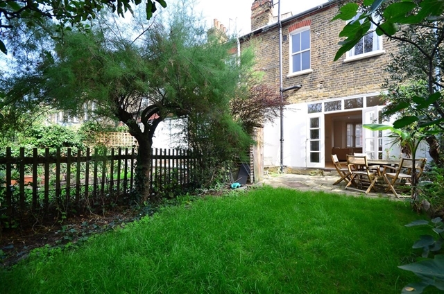  Image of 3 bedroom Terraced house to rent in Tolverne Road London SW20 at Tolverne Road  Raynes Park, SW20 8RA