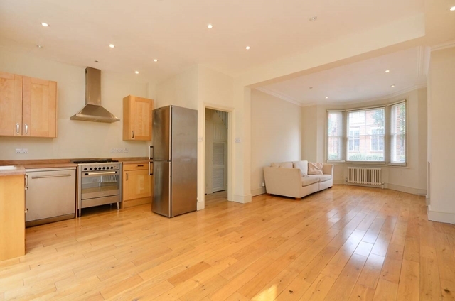  Image of 3 bedroom Terraced house to rent in Tolverne Road London SW20 at Tolverne Road  Raynes Park, SW20 8RA