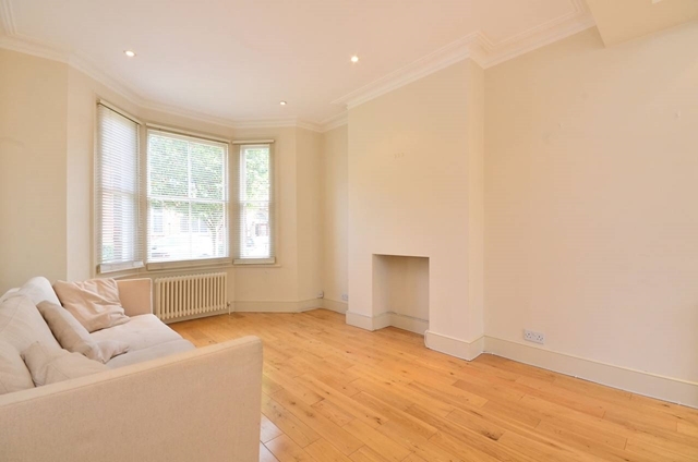  Image of 3 bedroom Terraced house to rent in Tolverne Road London SW20 at Tolverne Road  Raynes Park, SW20 8RA