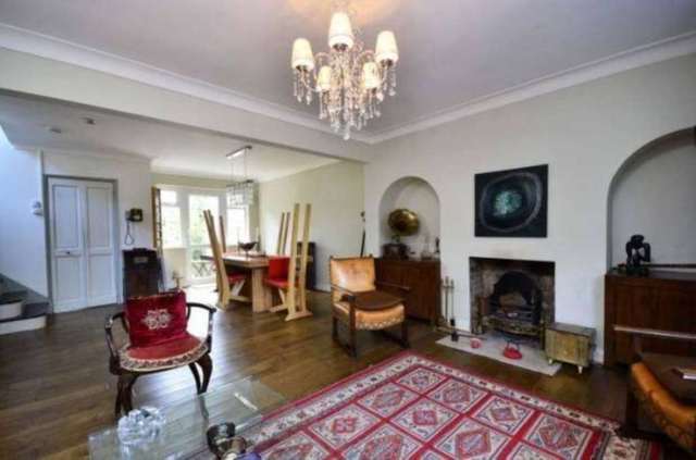  Image of 3 bedroom Detached house to rent in Friern Barnet Lane London N11 at Friern Barnet Lane Friern Barnet London, N11 3LP