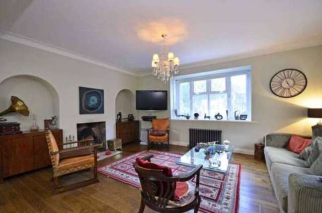  Image of 3 bedroom Detached house to rent in Friern Barnet Lane London N11 at Friern Barnet Lane Friern Barnet London, N11 3LP