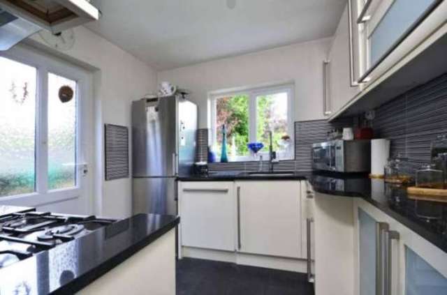  Image of 3 bedroom Detached house to rent in Friern Barnet Lane London N11 at Friern Barnet Lane Friern Barnet London, N11 3LP