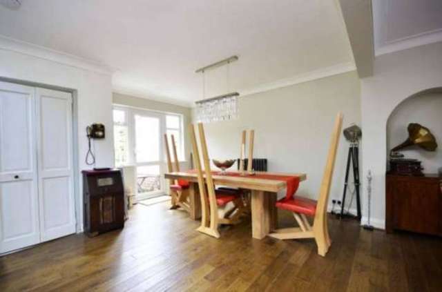  Image of 3 bedroom Detached house to rent in Friern Barnet Lane London N11 at Friern Barnet Lane Friern Barnet London, N11 3LP
