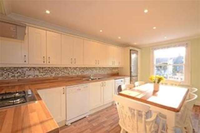  Image of 2 bedroom Property to rent in Galesbury Road London SW18 at London, SW18 2RL