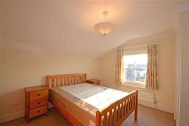  Image of 2 bedroom Property to rent in Galesbury Road London SW18 at London, SW18 2RL