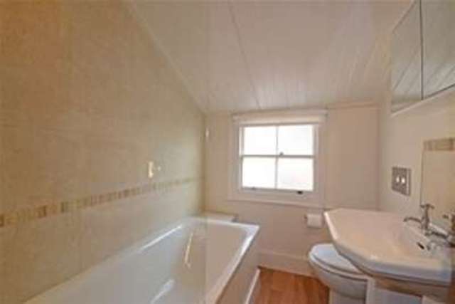  Image of 2 bedroom Property to rent in Galesbury Road London SW18 at London, SW18 2RL