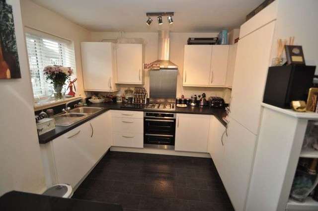  Image of 3 bedroom Terraced house to rent in Gloster Close Farnborough GU14 at Gloster Close  Farnborough, GU14 7SX