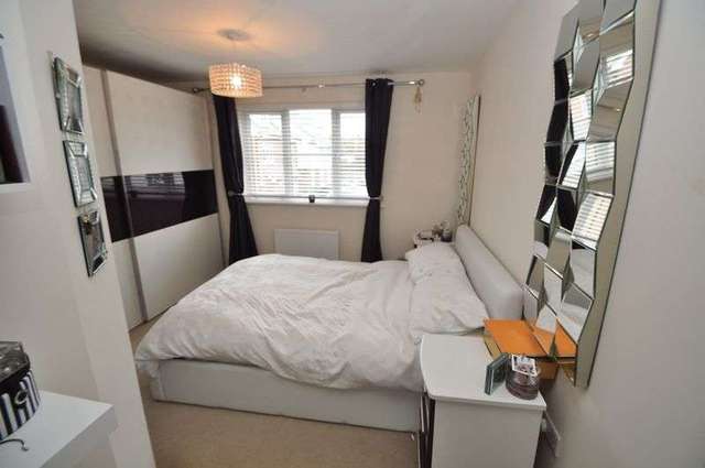  Image of 3 bedroom Terraced house to rent in Gloster Close Farnborough GU14 at Gloster Close  Farnborough, GU14 7SX