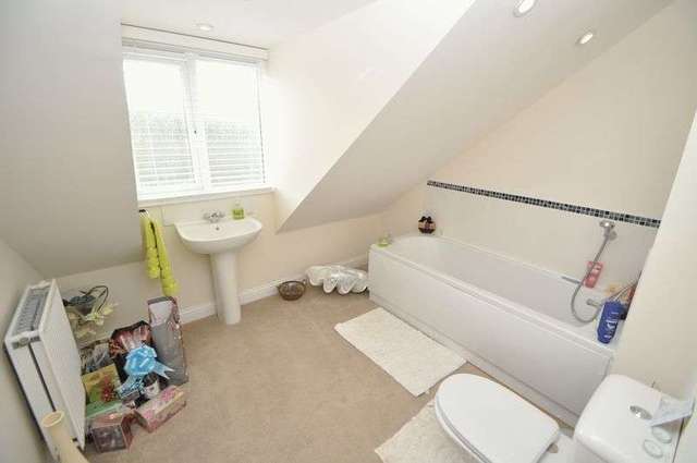  Image of 3 bedroom Terraced house to rent in Gloster Close Farnborough GU14 at Gloster Close  Farnborough, GU14 7SX