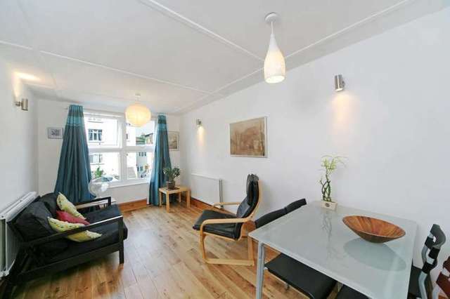  Image of 1 bedroom Ground Flat to rent in Godolphin Road London W12 at Godolphin Road  London, W12 8JE