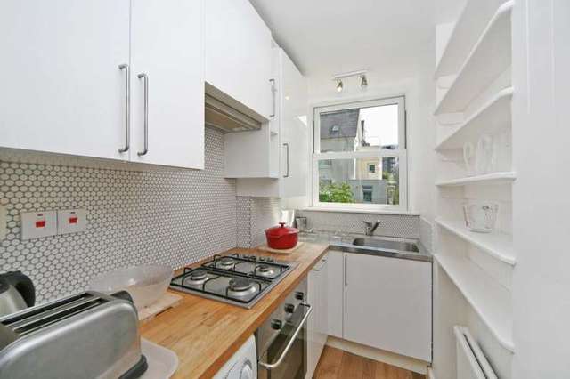  Image of 1 bedroom Ground Flat to rent in Godolphin Road London W12 at Godolphin Road  London, W12 8JE